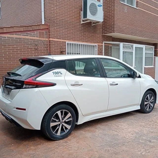 Gebraucht Nissan Leaf 110 kW (150 PS) 2021 Weiß Kleinwagen
