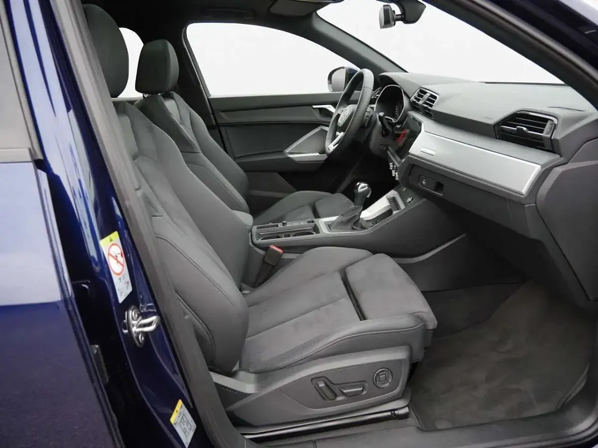 Gebraucht Audi Q3 S-Line 150 PS (110 kW) 2025 Navarrablau metallic SUV