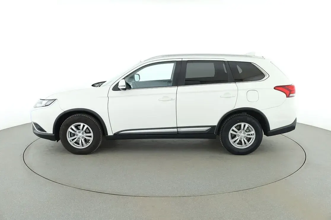 Używany Mitsubishi Outlander Active 150 KM (110 kW) 2019 Biały SUV