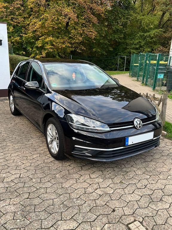 Schwarz Gebraucht 2017 VW Golf VII Comfortline Limousine | 14.500 € (Fairer Preis) - Bild 1/4