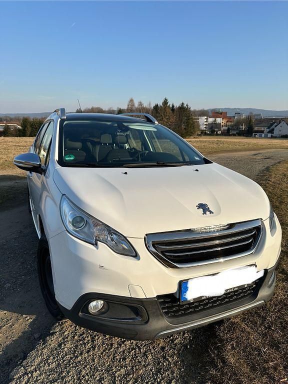 Weiß Gebraucht 2015 Peugeot 2008 Active SUV | 8.500 € (Superpreis) - Bild 1/4