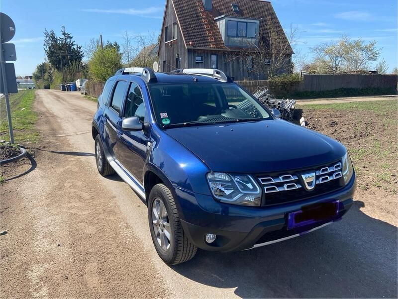 Blau Gebraucht 2016 Dacia Duster Celebration SUV | 9.800 € (Fairer Preis) - Bild 1/4