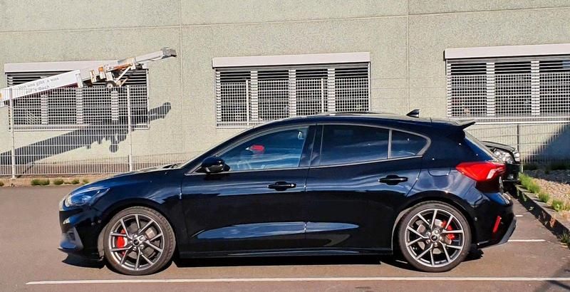 Schwarz Gebraucht 2022 Ford Focus Performance Edition Limousine | 27.000 € (Superpreis) - Bild 1/4
