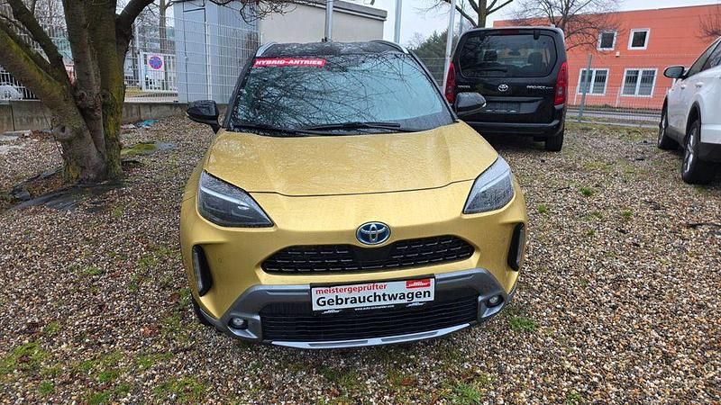 Gold Gebraucht 2021 Toyota Yaris Cross SUV | 24.890 € (Etwas zu teuer) - Bild 1/4