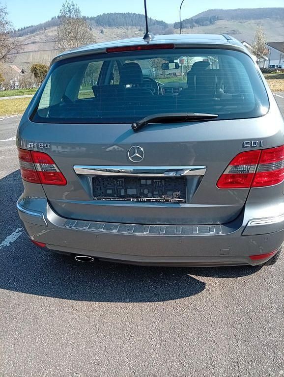 Gebraucht Mercedes B180 109 PS (80 kW) 2009 Grau Van / Kleinbus