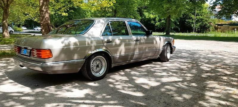 Gebraucht Mercedes E500 223 PS (164 kW) 1987 Silber Limousine