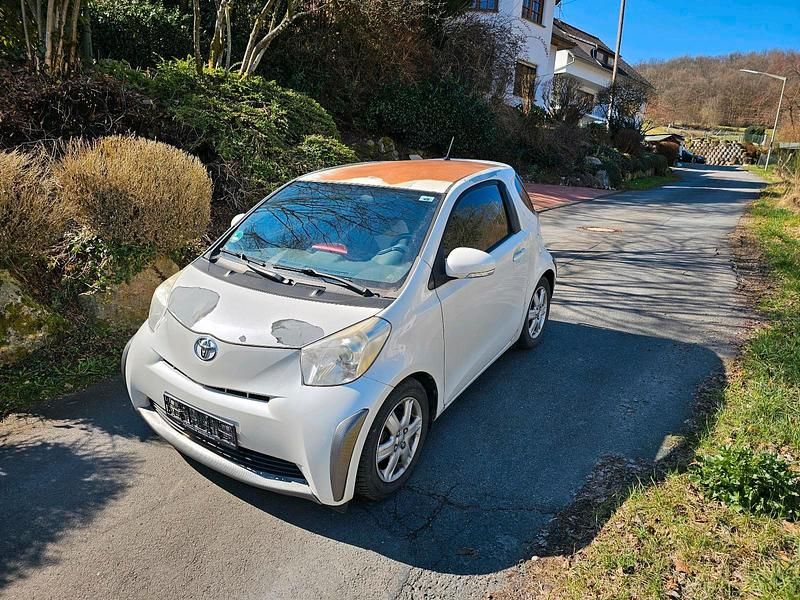 Gebraucht Toyota iQ 70 PS (51 kW) 2011 Weiß Kleinwagen