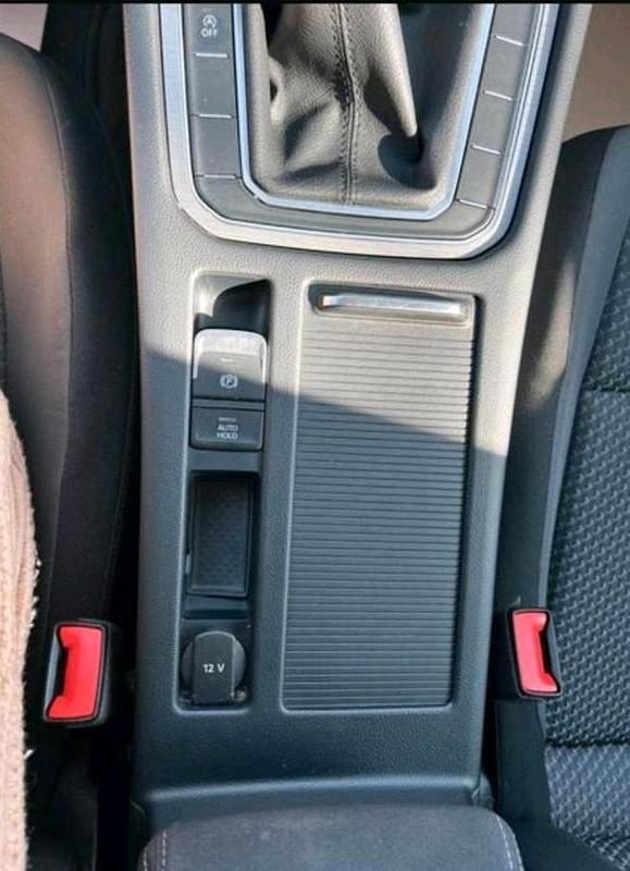 Second-hand VW Passat 120 CP (88 kW) 2018 Negru Break