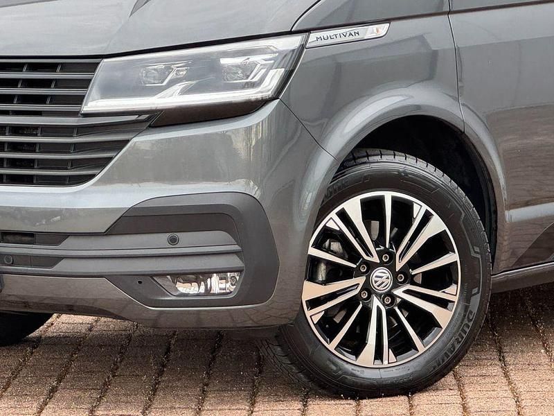 Second-hand VW Multivan Edition 150 CP (110 kW) 2021 Gri Monovolum