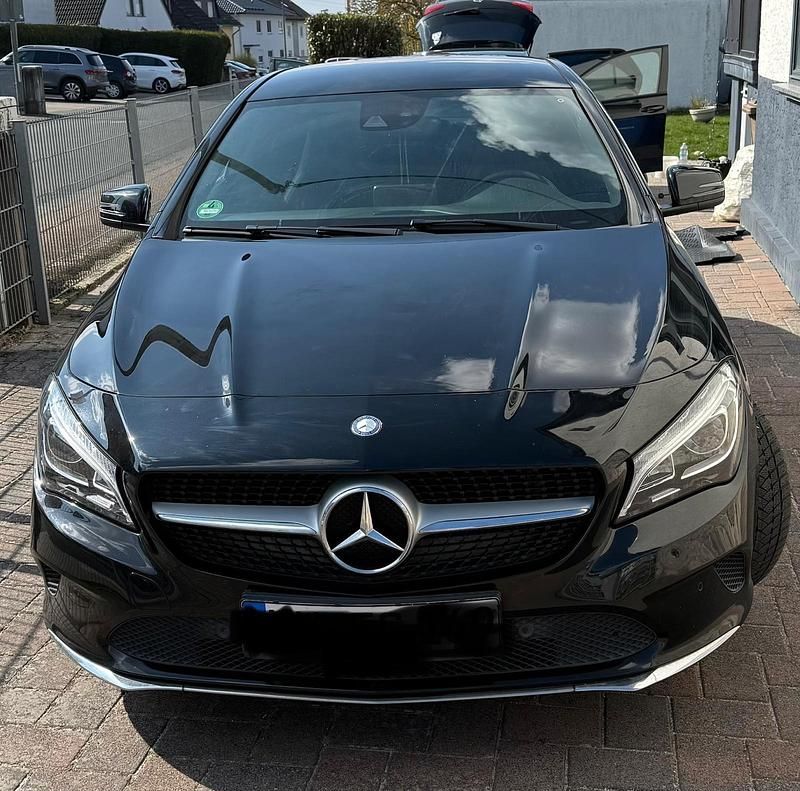 Gebraucht Mercedes CLA200 156 PS (114 kW) 2017 Schwarz Coupé