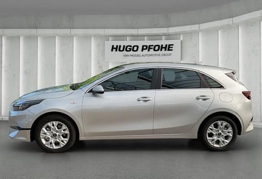 Neu Kia Ceed Vision 100 PS (73 kW) 2025 Silber Kleinwagen
