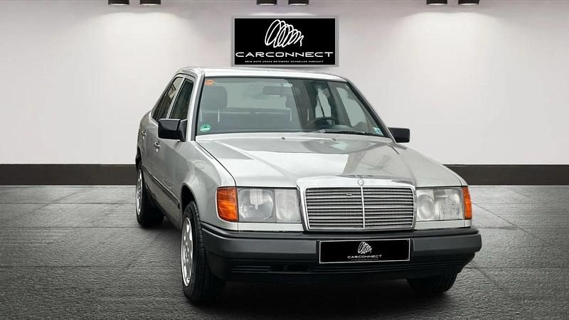 Gebraucht Mercedes E230 131 PS (96 kW) 1986 Silber Limousine