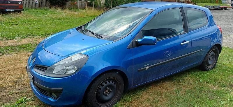 Blau Gebraucht 2006 Renault Clio III Dynamique Kleinwagen | 1.890 € (Fairer Preis) - Bild 1/4