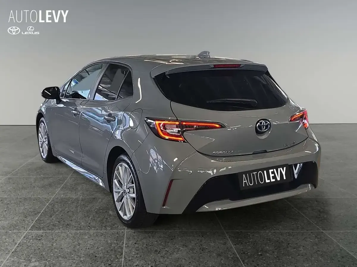 Gebraucht Toyota Corolla Team 122 PS (89 kW) 2022 Cement grey (metallic) Kombi