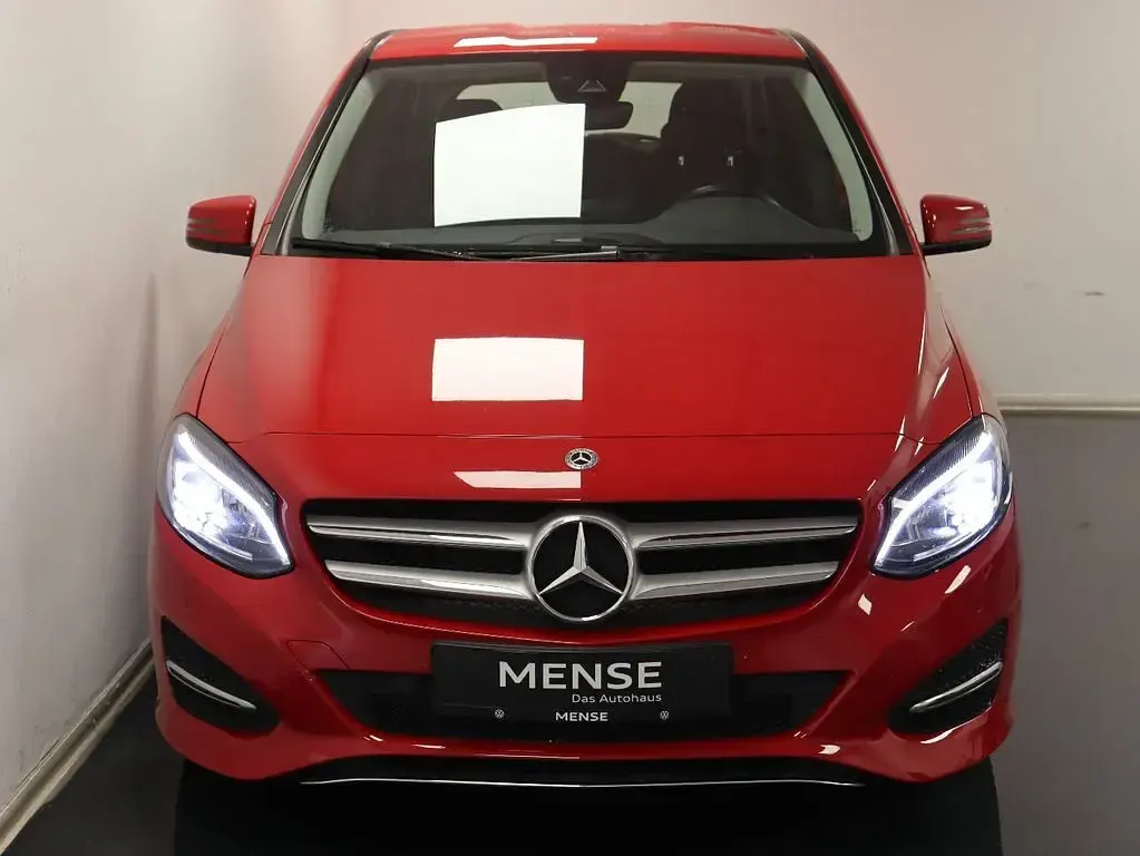 Gebraucht Mercedes B250 Style 211 PS (155 kW) 2017 Rot Kleinwagen