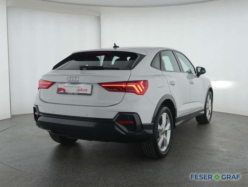 Gebraucht Audi Q3 Sportback Basis 150 PS (110 kW) 2025 Gletscherweiß metallic SUV