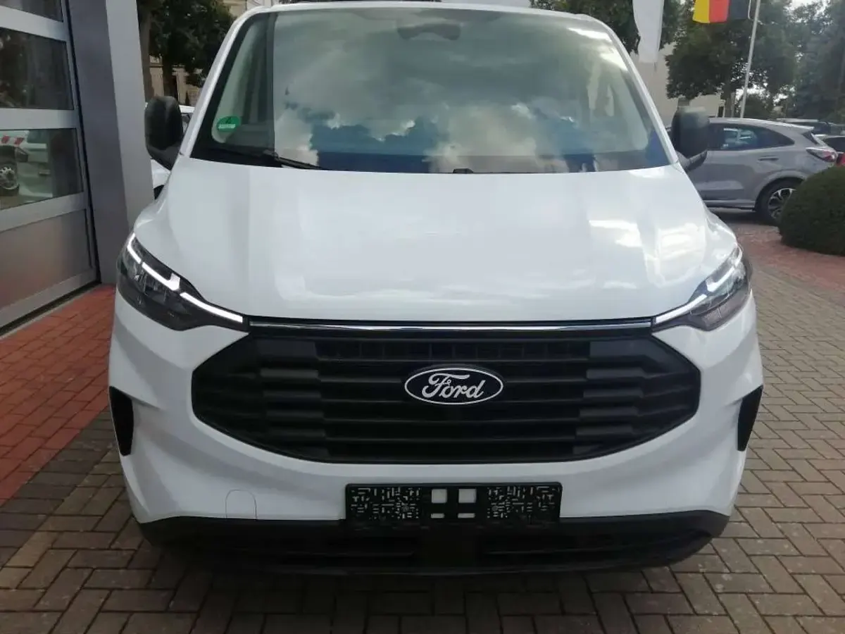 Gebraucht Ford Transit Custom Trend 136 PS (100 kW) 2024 Frostweiß Van / Kleinbus