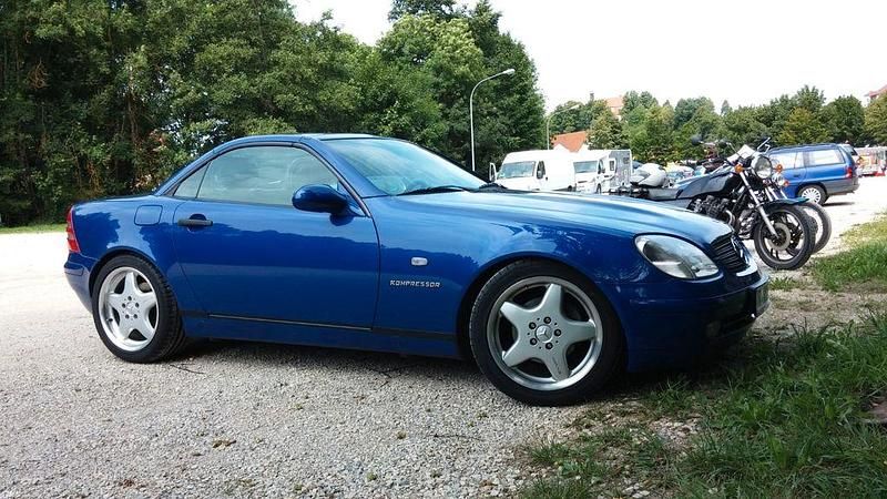 Blau Gebraucht 2000 Mercedes SLK230 Cabrio | 8.400 € (Teuer) - Bild 1/4