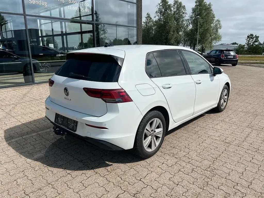 Gebraucht VW Golf VIII Life 131 PS (96 kW) 2022 Weiß Limousine