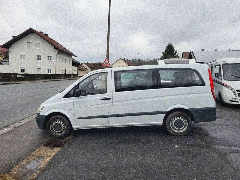 Weiß Gebraucht 2011 Mercedes Vito Van / Kleinbus | 8.300 € (Etwas zu teuer) - Bild 1/4
