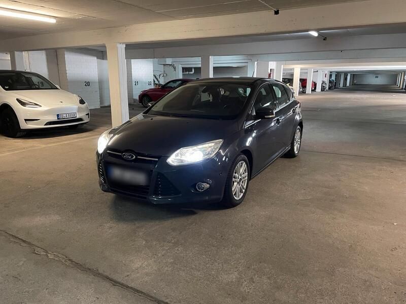 Blau Gebraucht 2014 Ford Focus Titanium Limousine | 6.000 € (Fairer Preis) - Bild 1/4