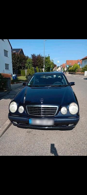 Blau Gebraucht 2001 Mercedes E280 Limousine | 4.550 € (Fairer Preis) - Bild 1/4