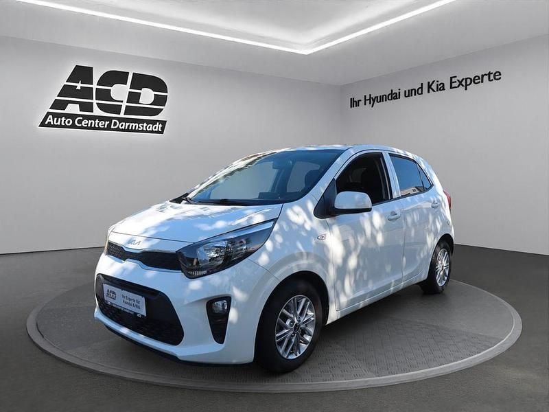 Schneeweiß Gebraucht 2022 Kia Picanto DREAM-TEAM Edition Kleinwagen | 11.970 € (Fairer Preis) - Bild 1/4