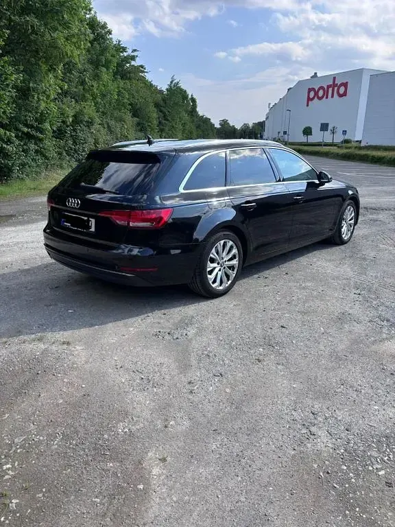 Gebraucht Audi A4 Ambiente 150 PS (110 kW) 2018 Schwarz Kombi