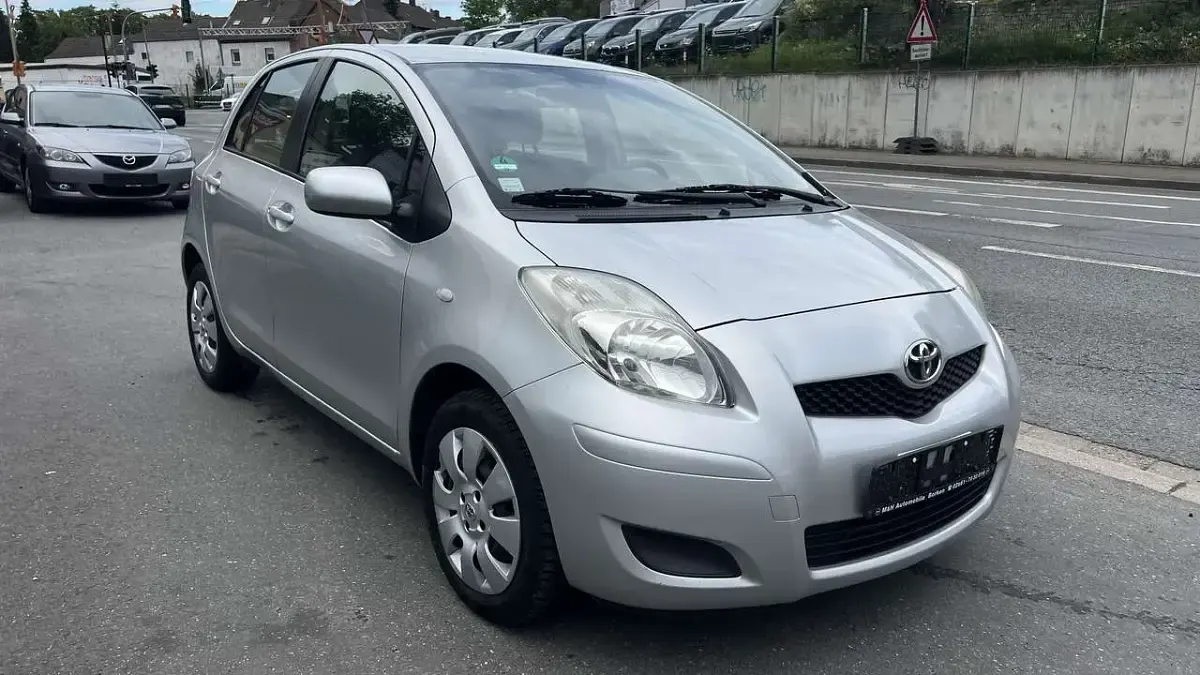 Gebraucht Toyota Yaris 69 PS (50 kW) 2009 Grau Kleinwagen