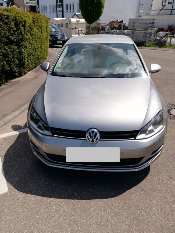 Silber Gebraucht 2015 VW Golf VII Comfortline Limousine | 13.000 € (Etwas zu teuer) - Bild 1/4