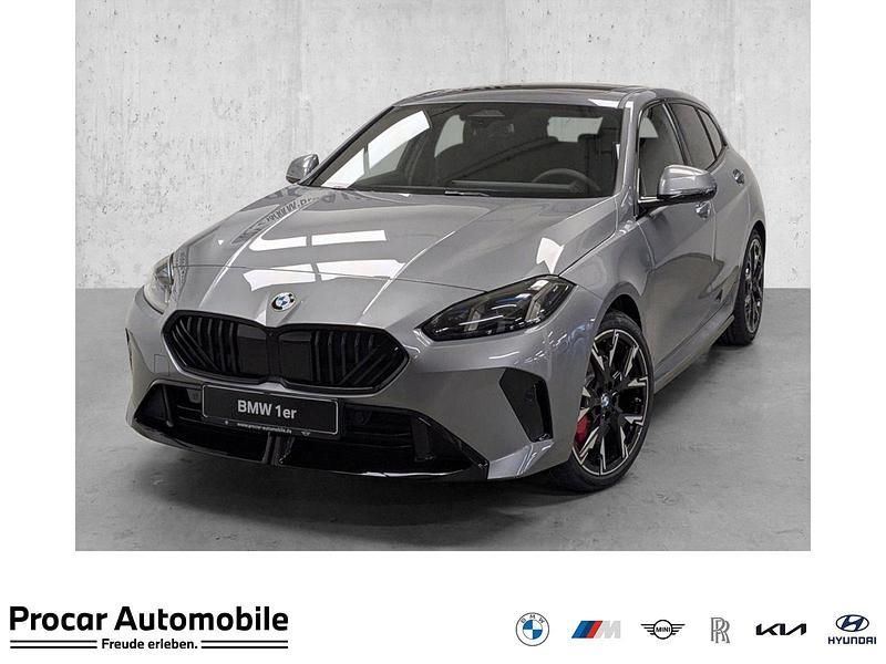 Grau Neu 2025 BMW 120 Performance Kleinwagen | 40.690 € (Etwas zu teuer) - Bild 1/4