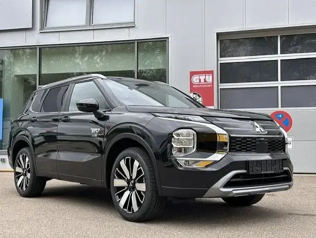 Neu Mitsubishi Outlander P-HEV 306 PS (225 kW) 2026 Schwarz SUV