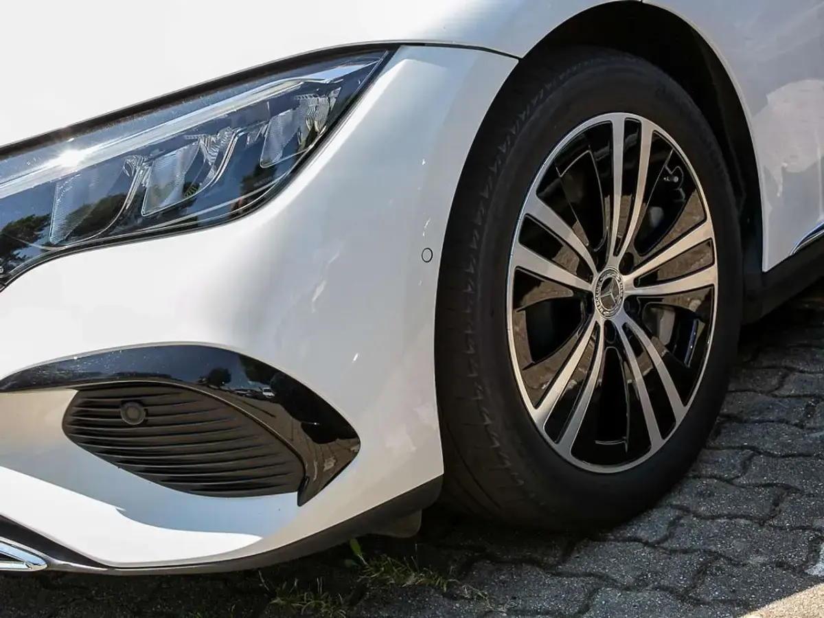 Gebraucht Mercedes EQE300 Advanced Plus 180 kW (245 PS) 2025 Weiß Limousine