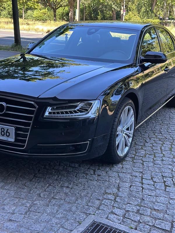 Schwarz Gebraucht 2014 Audi A8 Comfort Limousine | 22.500 € (Guter Preis) - Bild 1/4