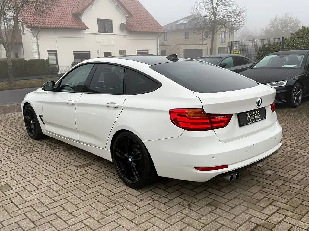 Gebraucht BMW 330 Performance 258 PS (189 kW) 2015 Weiß Limousine