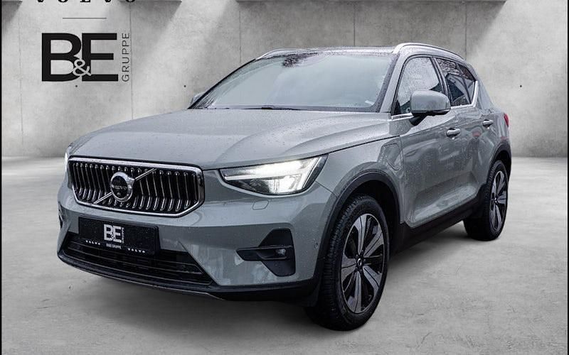 Grün / sage green (metallic) Gebraucht 2022 Volvo XC40 Ultimate SUV | 33.950 € (Fairer Preis) - Bild 1/4