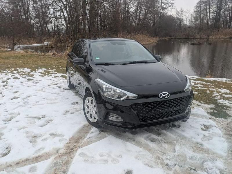Gebraucht Hyundai i20 Active 101 PS (74 kW) 2019 Schwarz Kleinwagen