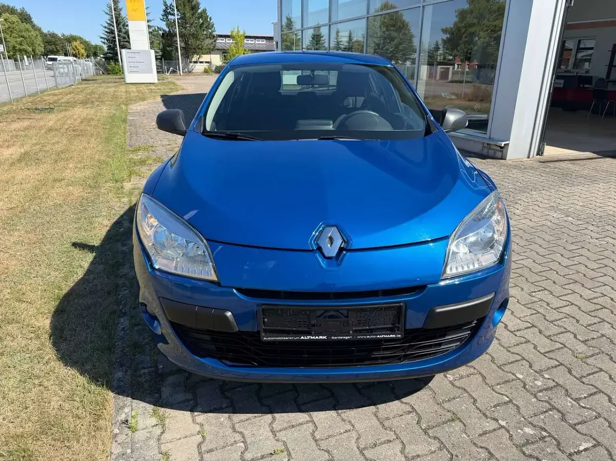 Gebraucht Renault Mégane III 101 PS (74 kW) 2012 Extremblau Kleinwagen