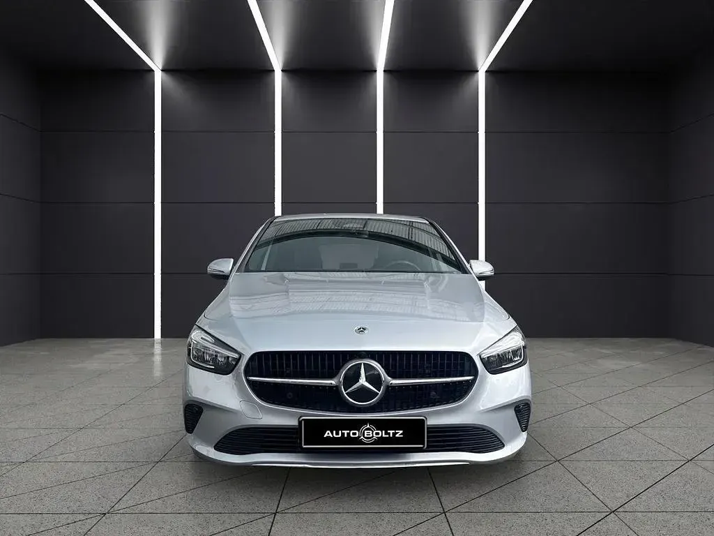 Gebraucht Mercedes B200 163 PS (119 kW) 2024 Hightechsilber Kleinwagen
