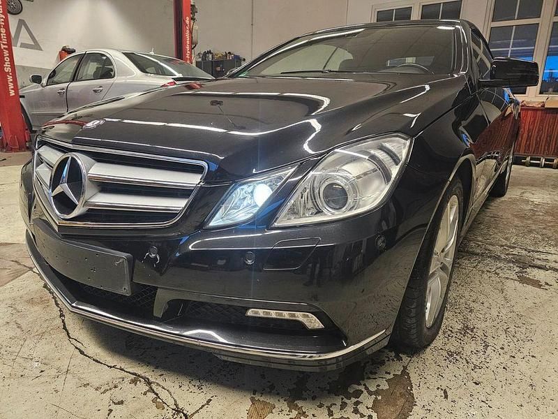 Gebraucht Mercedes E250 204 PS (150 kW) 2010 Schwarz Cabrio
