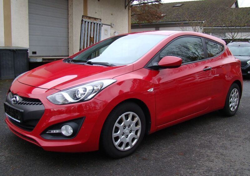 Rot Gebraucht 2014 Hyundai i30 Classic Coupé | 3.999 € (Fairer Preis) - Bild 1/4