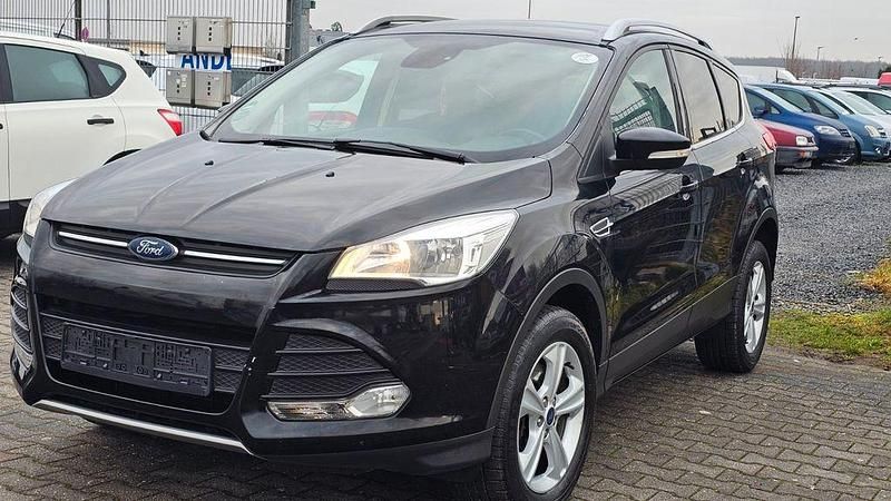 Gebraucht Ford Kuga Trend 120 PS (88 kW) 2015 Schwarz SUV