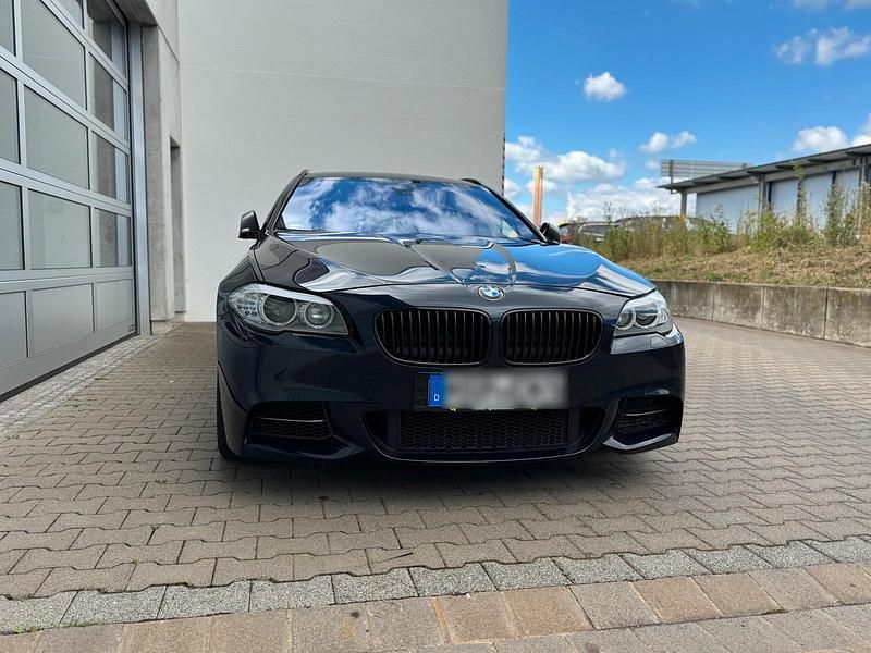 Blau Gebraucht 2012 BMW M550 Limousine | 17.960 € (Teuer) - Bild 1/4