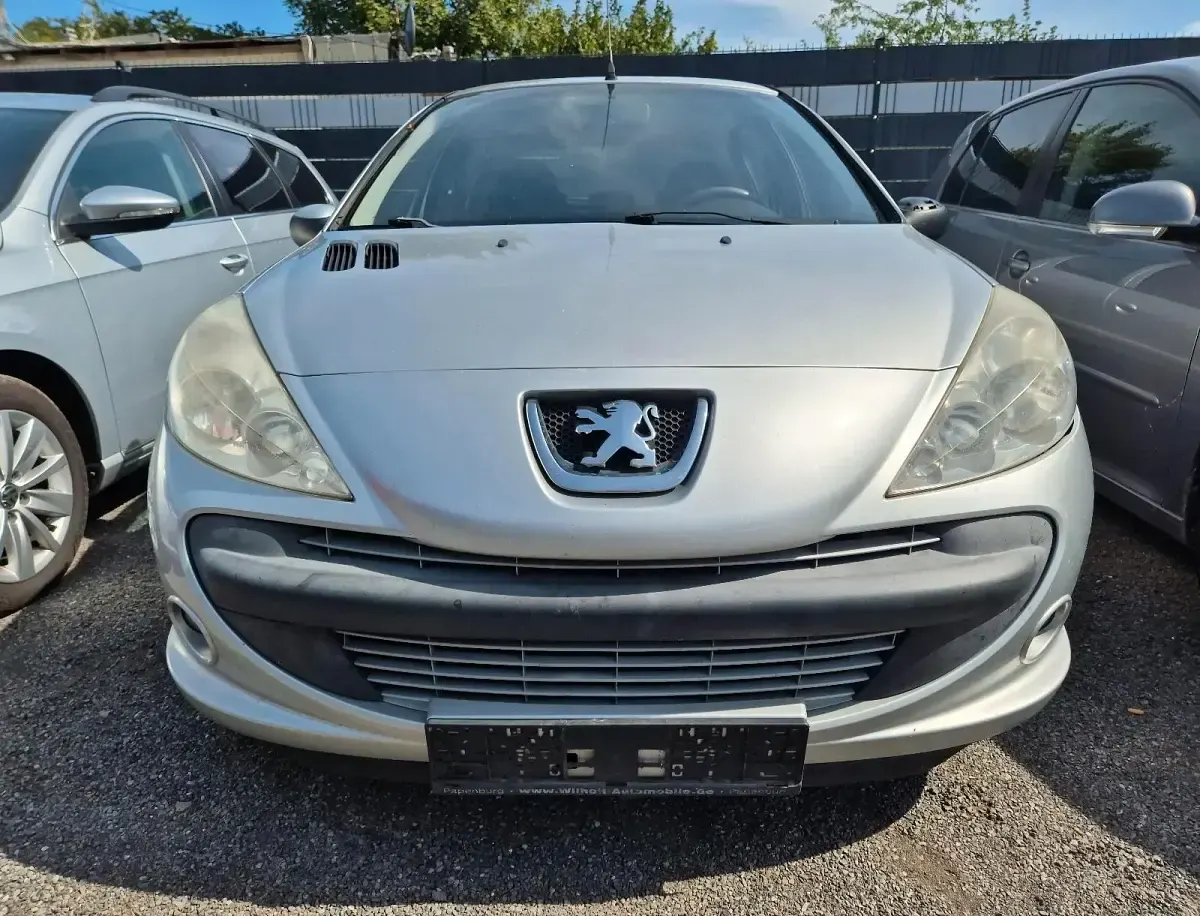 Gebraucht Peugeot 206+ 68 PS (50 kW) 2012 Grau Kleinwagen