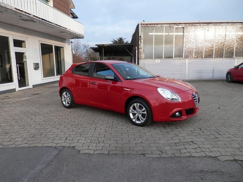 Gebraucht Alfa Romeo Giulietta Impression 120 PS (88 kW) 2014 Rot Limousine