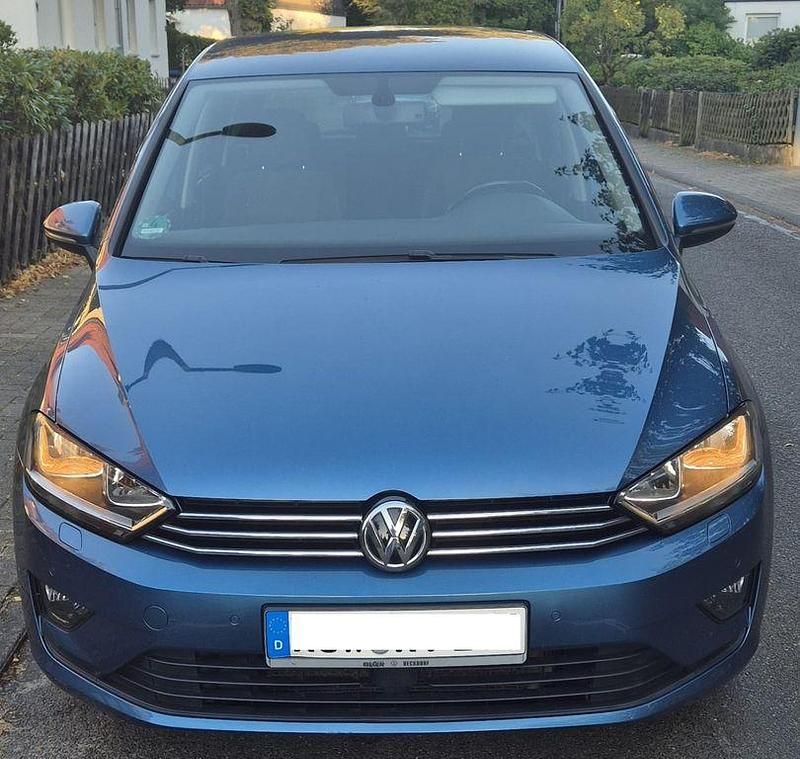 Blau Gebraucht 2015 VW Golf Sportsvan Comfortline Van / Kleinbus | 8.850 € (Fairer Preis) - Bild 1/4