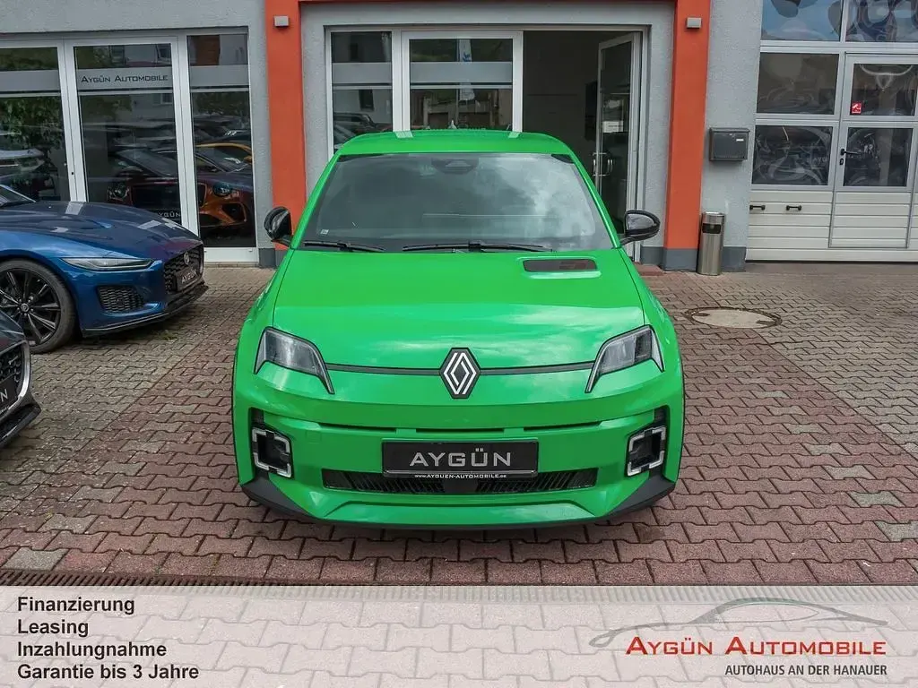 Neu Renault 5 E-Tech Evolution 89 kW (122 PS) 2026 Grün Limousine