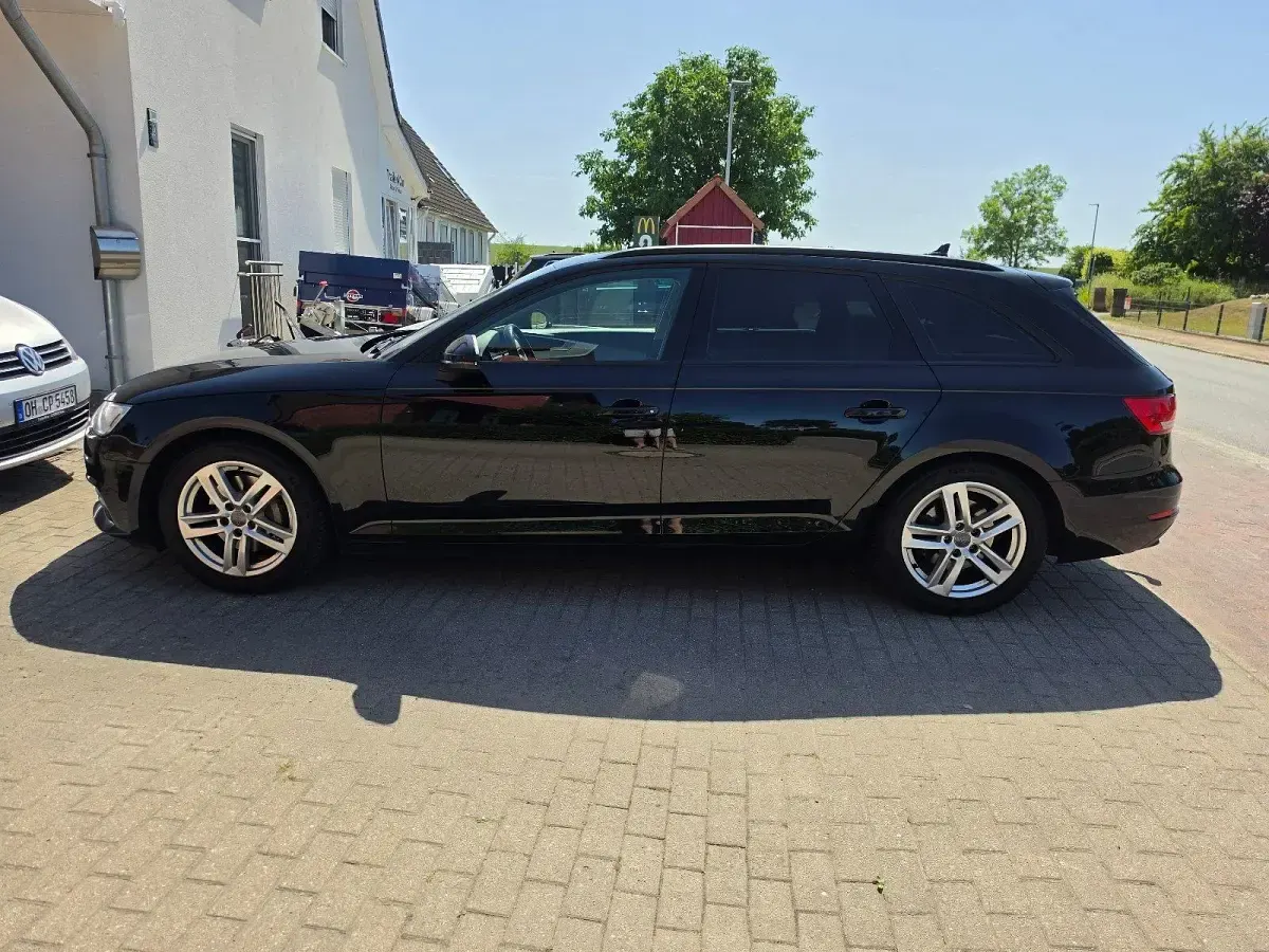 Gebraucht Audi A4 Comfort 190 PS (139 kW) 2018 Schwarz Kombi