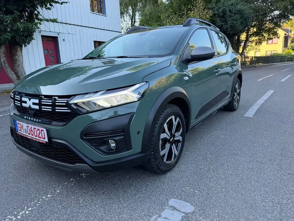 Gebraucht Dacia Sandero Stepway 91 PS (66 kW) 2024 Grau SUV
