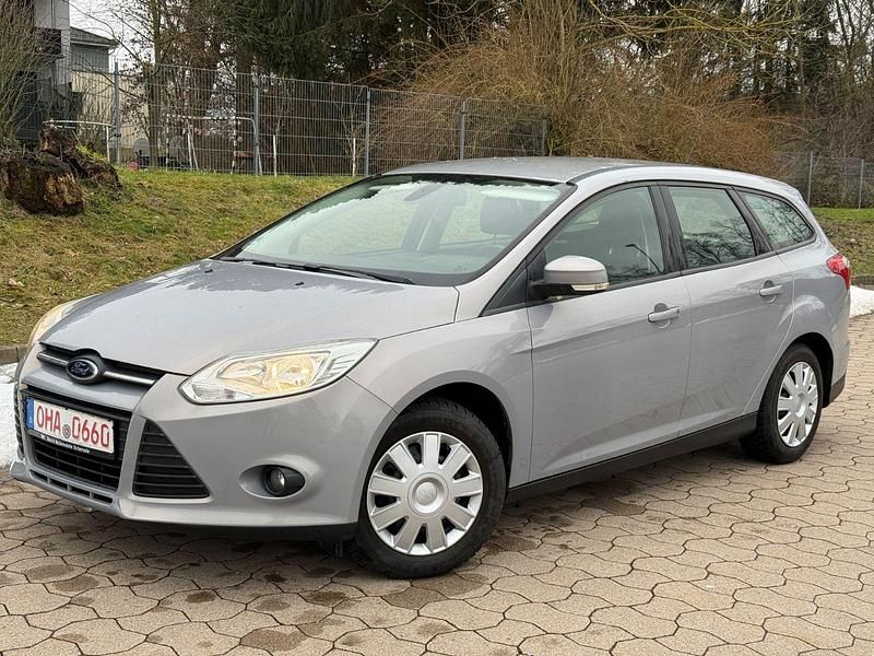 Gebraucht Ford Focus Trend 125 PS (91 kW) 2014 Grau Kombi